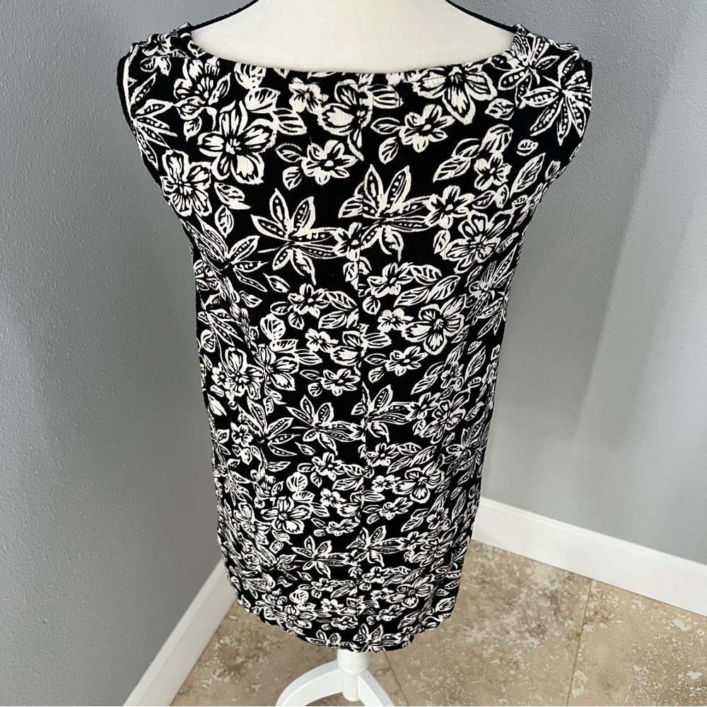 Notations Plus Size 1X Black & White Tropical Floral Sleeveless Tunic Top - Picture 3 of 8